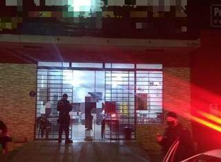 Guardas municipais em fiscalização na primeira noite de toque de recolher ampliado, em 25 de maio (Foto: Divulgação)