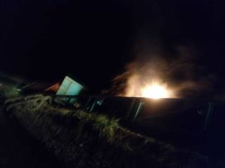 Parte da carga de algodão pegou fogo (Foto: Chapadensenews)