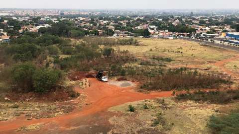 Terreno irregular no Jardim América virou um "verdadeiro lixão", reclama leitor