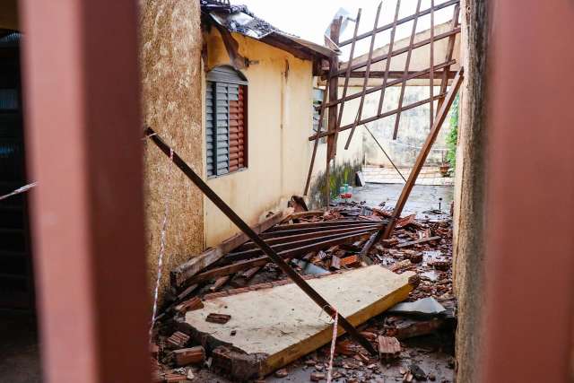 Defesa Civil Interdita Casa No Bairro Universit Rio Ap S Desabamento De