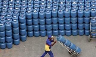 Depósito de gás de cozinha, que passa a ter novo preço a partir de hoje, segundo Petrobras