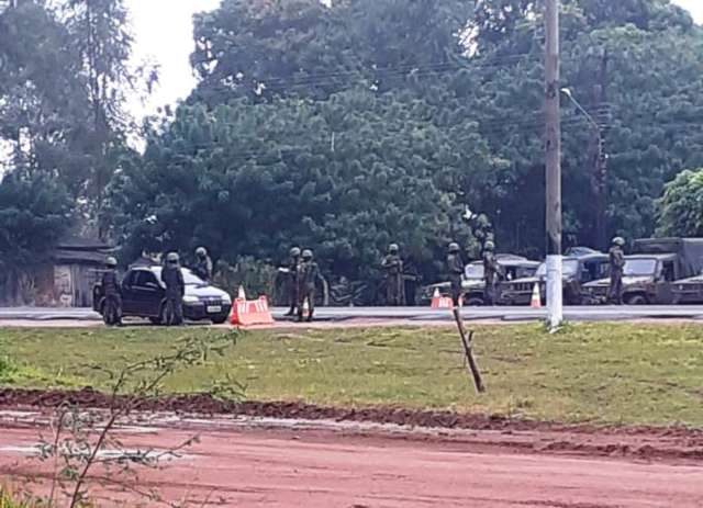 Ex&eacute;rcito faz barreira perto de distrito que teve 1&ordm; caso de coronav&iacute;rus