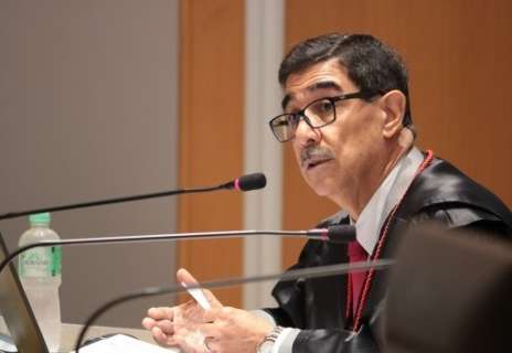 Professora ganha na Justi&ccedil;a direito de ocupar dois cargos p&uacute;blicos