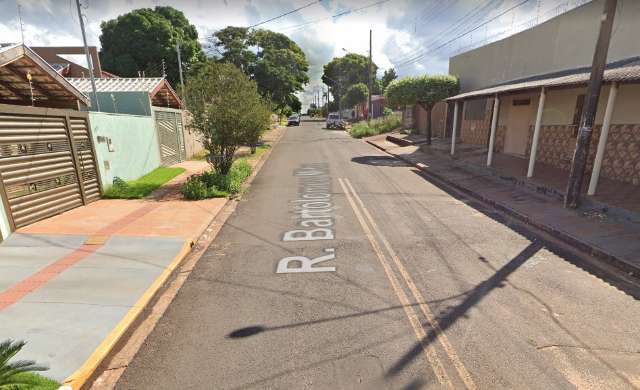 Com televis&atilde;o furtada, homem invade casa e se esconde em casinha de cachorro 