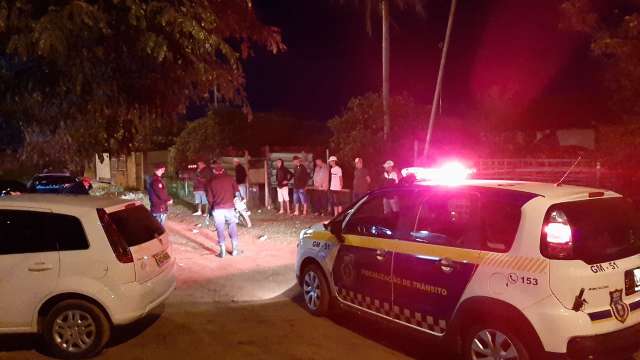 Guarda Municipal acaba com festas de 160 pessoas e 5 v&atilde;o presos 