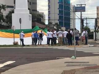 Cerca de 20 pessoas participaram de protesto em favor do presidente Jair Bolsonaro (Foto: Direto das Ruas)