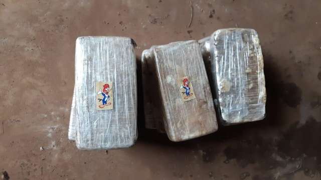Com adesivos do Pica-Pau, coca&iacute;na viajava em estepes de caminh&atilde;o 