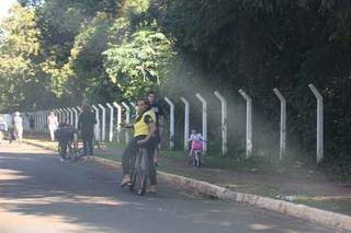 Muita gente aproveitou a manhã para andar de bicicleta com as crianças. (Foto: Paulo Francis)