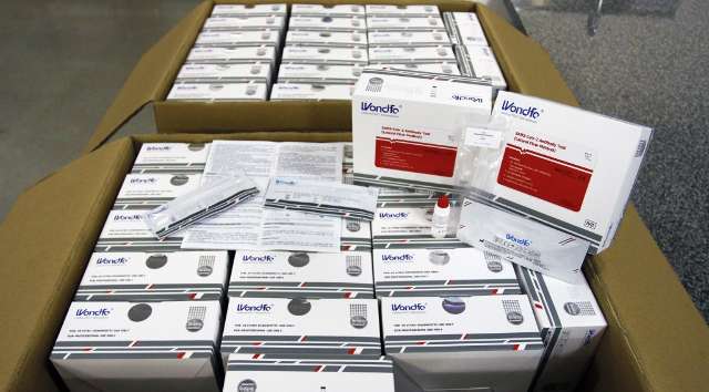 Governo vai comprar remessa com 30 mil testes r&aacute;pidos para coronav&iacute;rus