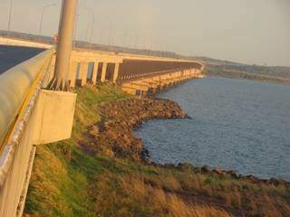 Ponte do Rio Paraná. onde jovem se afogou. (Foto: MS Hoje)