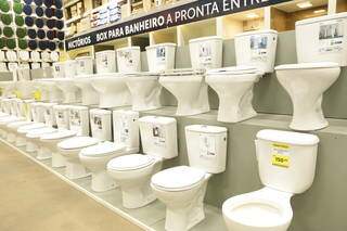 Também são muitas as ofertas no setor de sanitários, para acabar com os problemas no banheiro. (Foto: Kisie Ainoã)