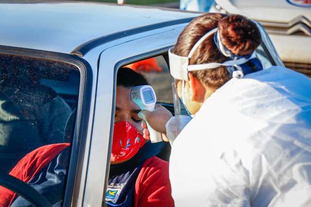 Treze pessoas passam por testes no primeiro dia de retomada de barreiras