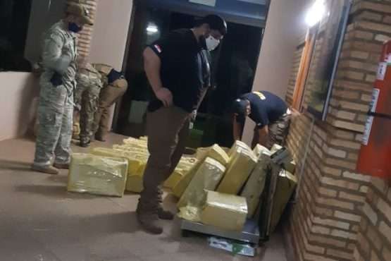Agentes apreendem mais de 600 quilos de maconha em galp&atilde;o na fronteira