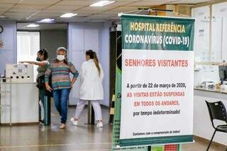 Entrada do Hospital Regional de Campo Grande. (Foto: Henrique Kawaminami)