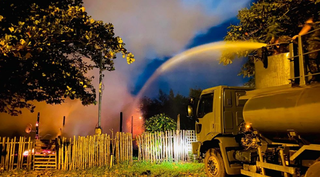 Com quatro crian&ccedil;as, mulher consegue fugir de casa incendiada pelo ex-marido 