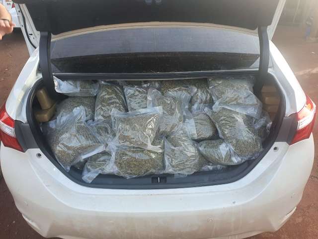 Em fiscaliza&ccedil;&atilde;o na fronteira, Garras apreende Corolla cheio de droga