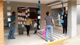 Escolas fazem pesquisas com pais e garantem que 60% vão levar filhos às aulas Escolas fazem pesquisas com pais e garantem que 60% vão levar filhos às aulas