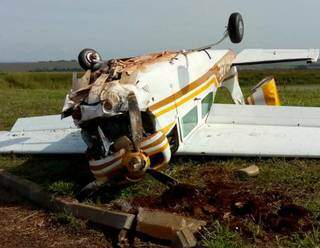 Avião monomotor que caiu hoje em Dourados (Foto: Dourados News)
