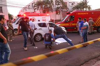 Cena do crime, na Rua Joaquim Murtinho (Foto: Paulo Francis)