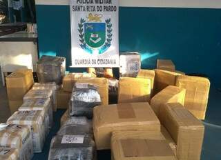 Traficante bate caminh&atilde;o em poste e PM encontra quase 1 tonelada de maconha