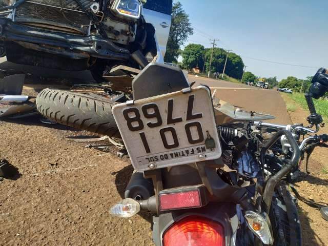 Homem morre em acidente entre moto e caminhonete Amarok