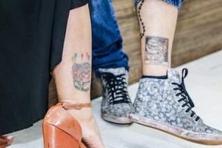 Débora e Fábio até fizeram tatuagem juntos. (Foto: Kísie Ainoã)