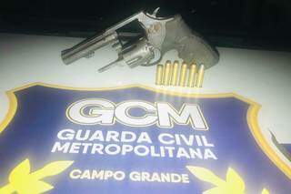 Guarda leva 7 &agrave; delegacia depois de festas com arma, carro furtado e 120 vodcas