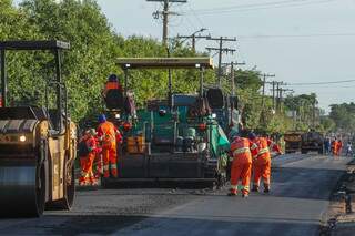 Prefeitura conclui primeira parte de recapeamento de avenida no Tiradentes