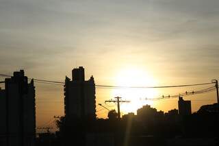 Pr&oacute;ximos dias ser&atilde;o de calor, baixa umidade do ar e sem chuva, prev&ecirc; instituto