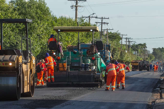 Prefeitura conclui primeira parte de recapeamento de avenida no Tiradentes