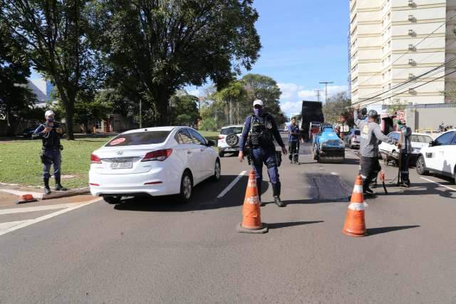 Tapa-buracos interdita meia pista da Afonso Pena e exige aten&ccedil;&atilde;o