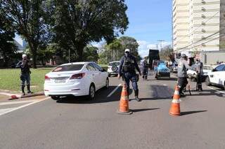 Tapa-buracos interdita meia pista da Afonso Pena e exige aten&ccedil;&atilde;o
