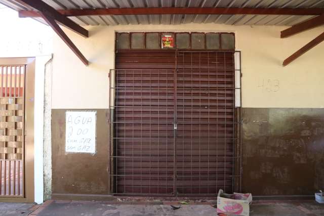 Sem aulas presenciais, com&eacute;rcios ao redor de escolas penam ou fecham