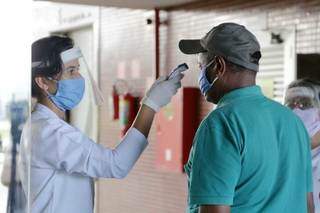 Rodoviária reabre com barreira sanitária e movimento fraco Rodoviária reabre com barreira sanitária e movimento fraco
