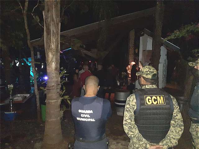 No Dia dos Namorados, Guarda acaba com 3 festas e manda 556 pessoas para casa