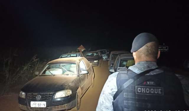 Choque flagra comboio com contrabando e apreende 12 ve&iacute;culos