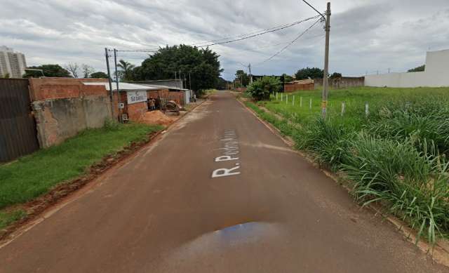 Tr&ecirc;s s&atilde;o presos com quase 100 kg da droga em casa onde mulher plantava maconha