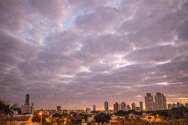 Segunda-feira ser&aacute; de c&eacute;u claro, com n&eacute;voa seca e baixa umidade relativa do ar 