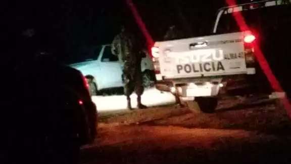 Homem &eacute; executado dentro de carro na fronteira