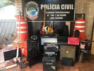 Parte dos produtos recuperados pela polícia (Foto: Divulgação)