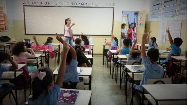 Conselho recomenda amplia&ccedil;&atilde;o do ano letivo at&eacute; 2021