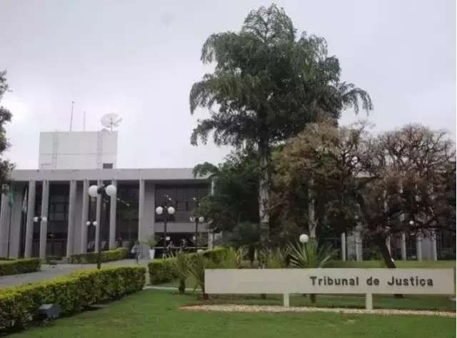 Justi&ccedil;a condena banco a pagar vi&uacute;va por cobrar financiamento inexistente