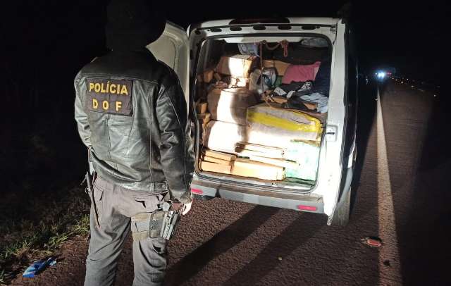 Pol&iacute;cia apreende Fiorino com 1.280 quilos de maconha na fronteira