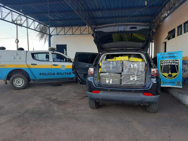 Motorista abandona Jeep com mais de 900 kg de maconha