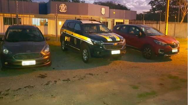Homens presos pela PRF alugavam carros para vender do outro lado da fronteira 