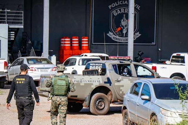 Omert&aacute; descobriu ao menos 19 que trocaram for&ccedil;as de seguran&ccedil;a pelo crime