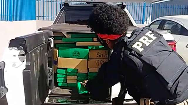 PRF apreende quase 1 tonelada de drogas em caminhonete na BR-158