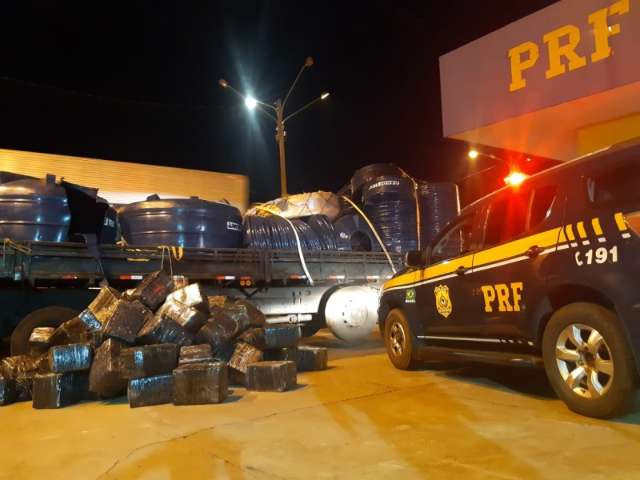 Pol&iacute;cia encontra maconha avaliada em R$ 2,4 milh&otilde;es escondida em caixas d&acute;&aacute;gua 