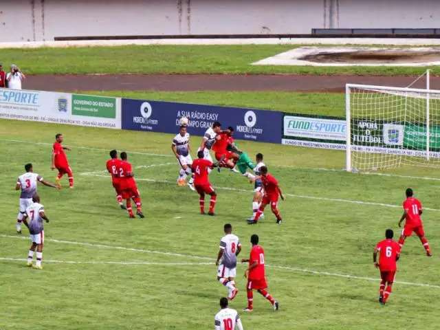 Federa&ccedil;&atilde;o de futebol re&uacute;ne clubes para discutir volta do Campeonato Estadual