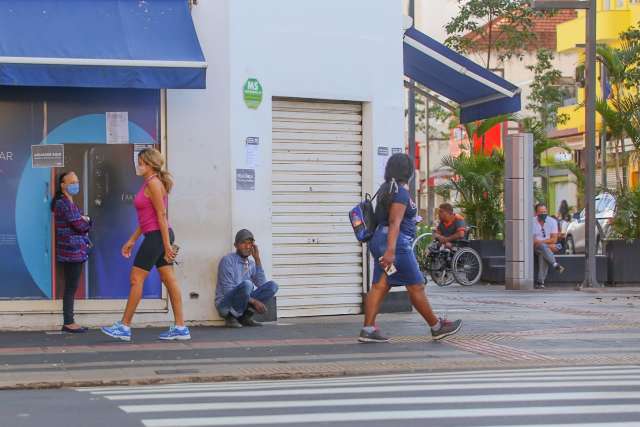Sem multa por enquanto, Estado publica decreto que obriga m&aacute;scara em todo MS